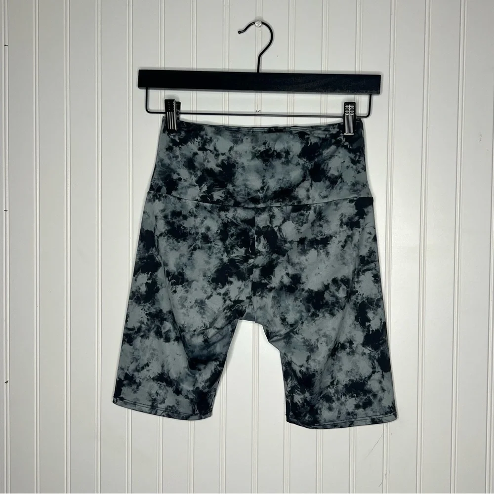 Onzie Tie Dye Athletic Bike Shorts Size Small Medium S/M